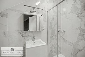 Ensuite Shower Room/WC- click for photo gallery